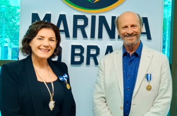 Medalha Amigo da Marinha para diretores da Essential Idea Editora mostra o crescimento do interesse dos brasileiros pelo mar